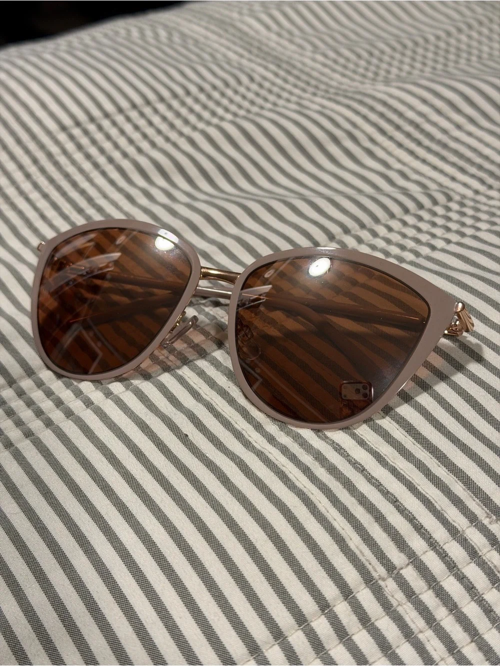 Chic Taupe Cat-Eye Sunglasses with Brown Gradient Lenses & Gold Tone Accents